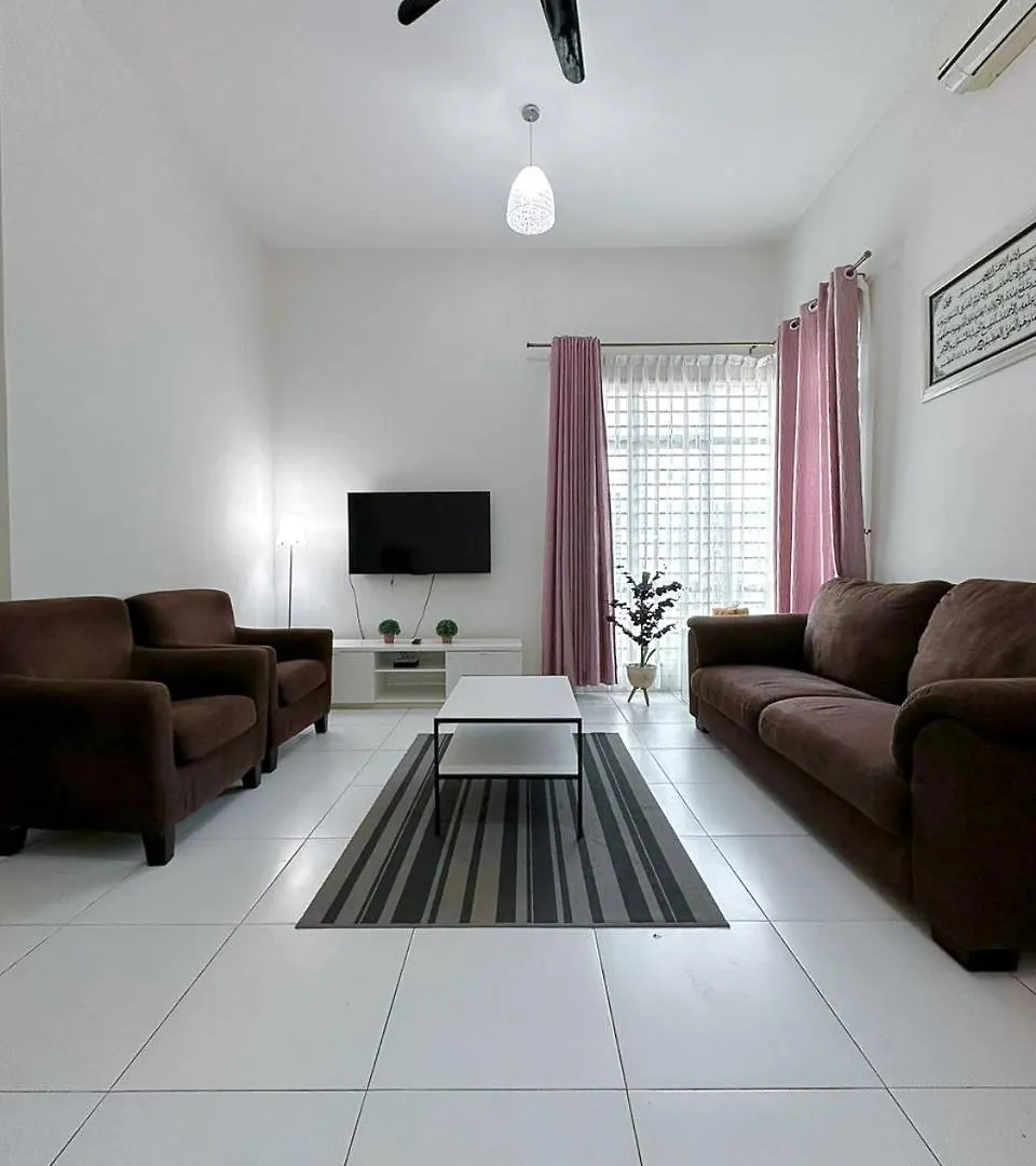 Cosy House For Family Or Group In Bukit Beruang Melaka Villa Kampong Pengkalan Batu Malaysia